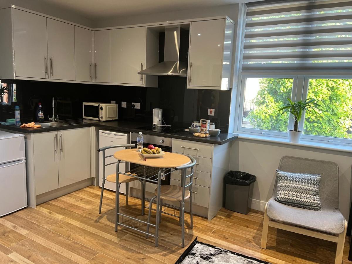 Mj Serviced Apartment Up To 6 Guest - Luxurious Living In West London Next To Tube Station & Central London Hanwell Exteriér fotografie